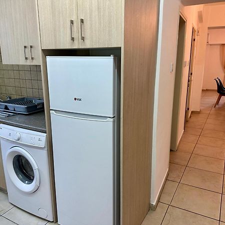 Private Room In Shared Flat Nikosia Bagian luar foto