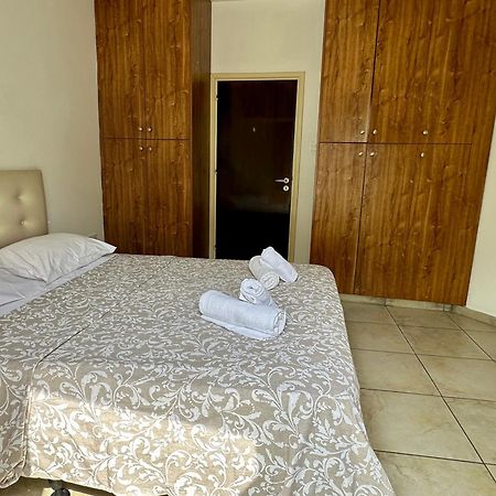 Private Room In Shared Flat Nikosia Bagian luar foto