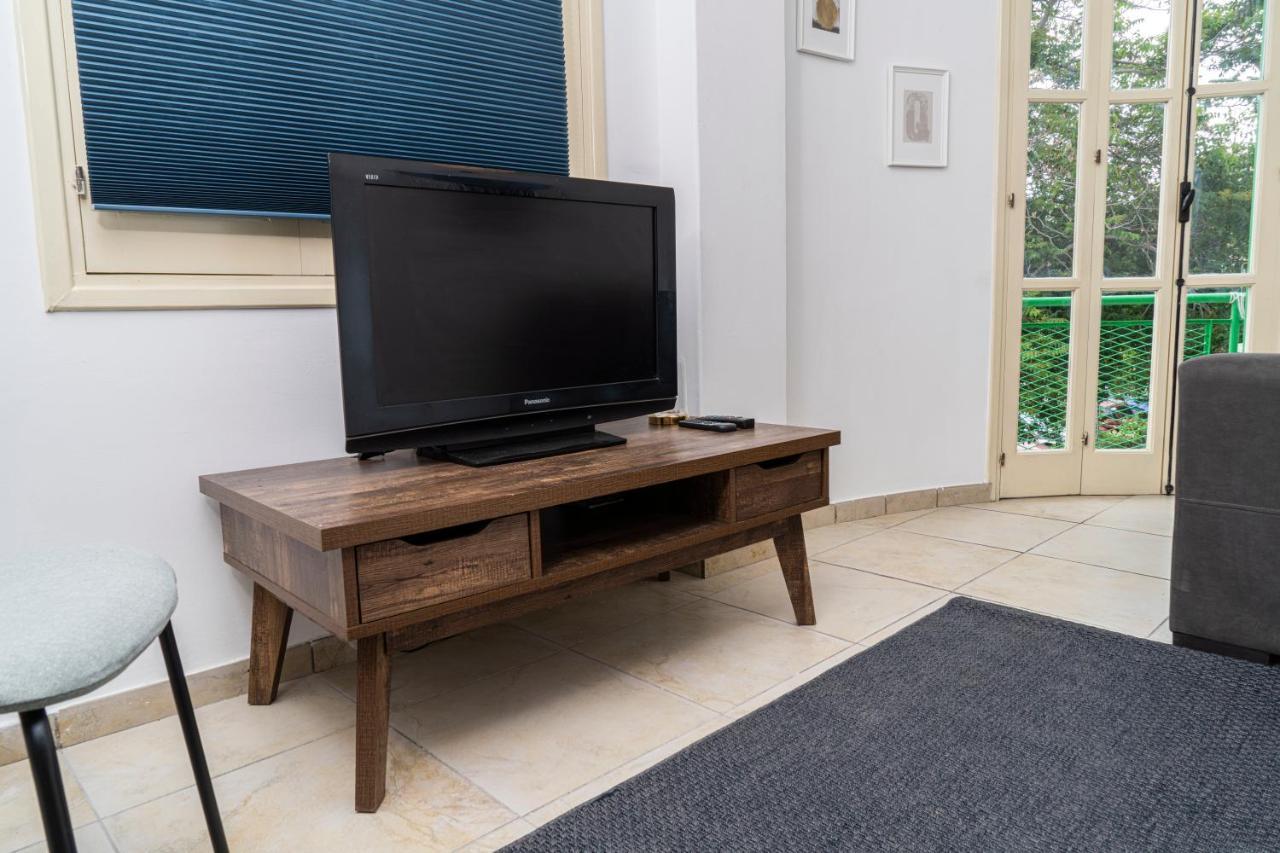 Private Room In Shared Flat Nikosia Bagian luar foto
