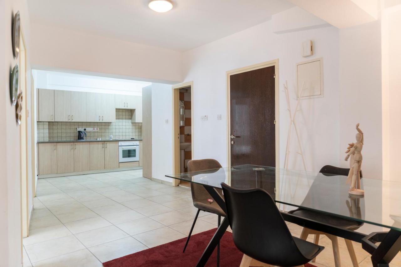 Private Room In Shared Flat Nikosia Bagian luar foto