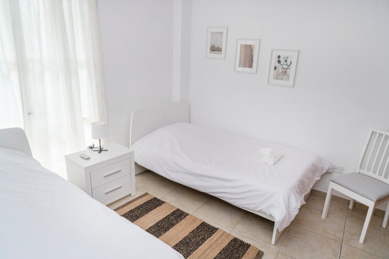 Private Room In Shared Flat Nikosia Bagian luar foto