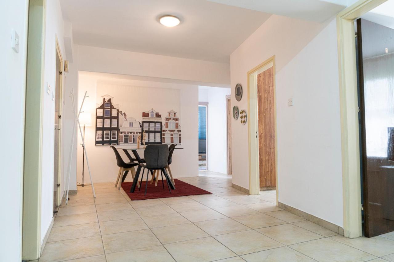 Private Room In Shared Flat Nikosia Bagian luar foto