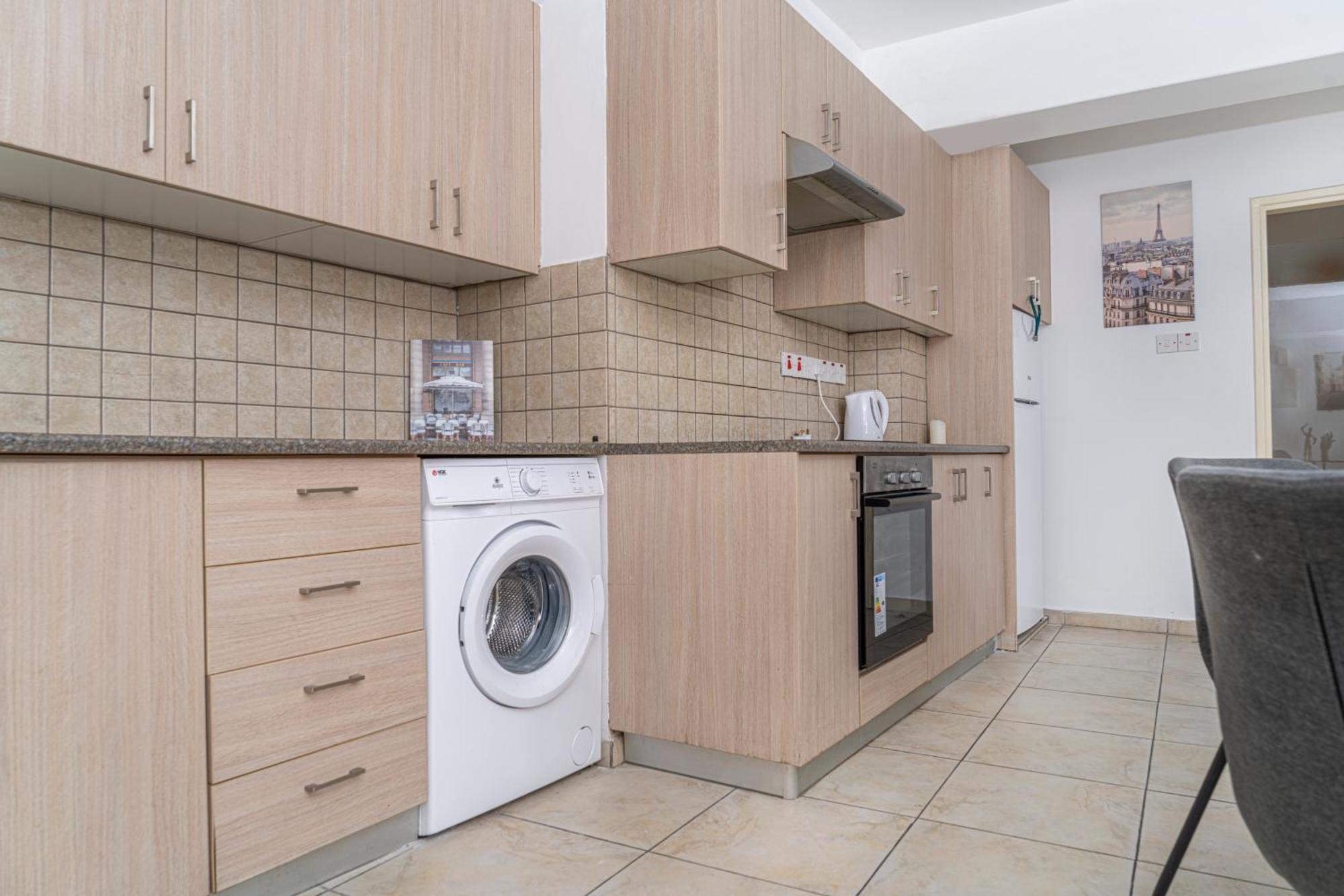 Private Room In Shared Flat Nikosia Bagian luar foto