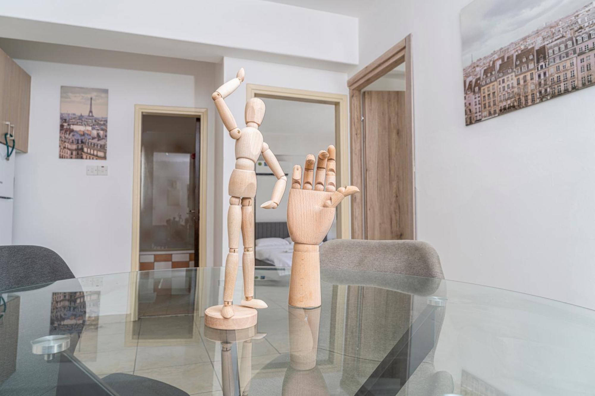 Private Room In Shared Flat Nikosia Bagian luar foto