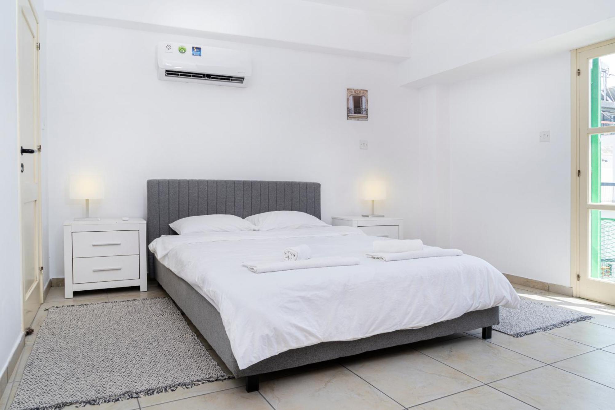 Private Room In Shared Flat Nikosia Bagian luar foto