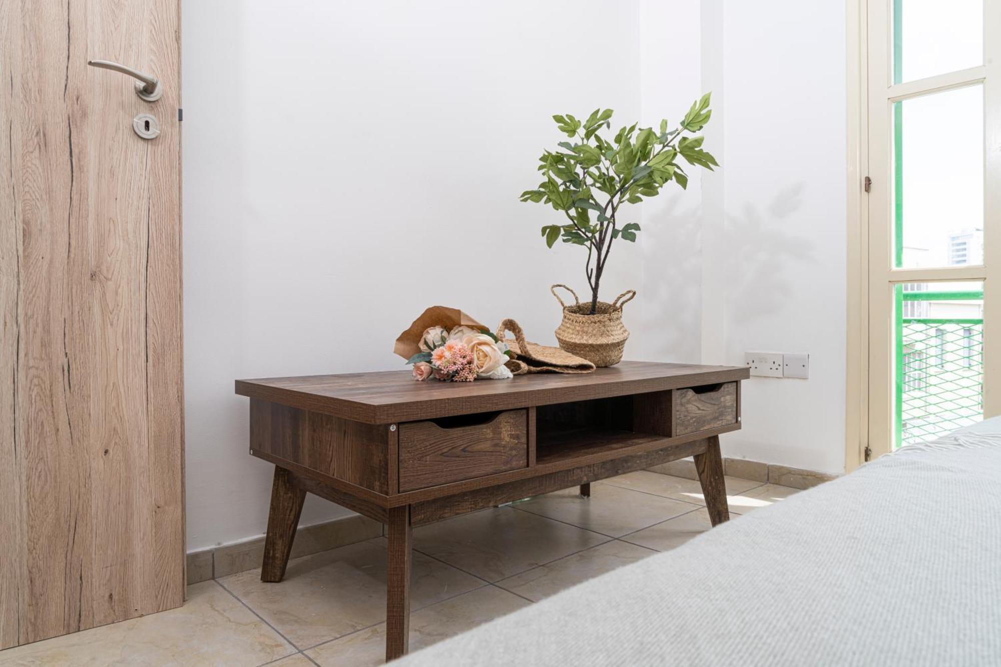 Private Room In Shared Flat Nikosia Bagian luar foto
