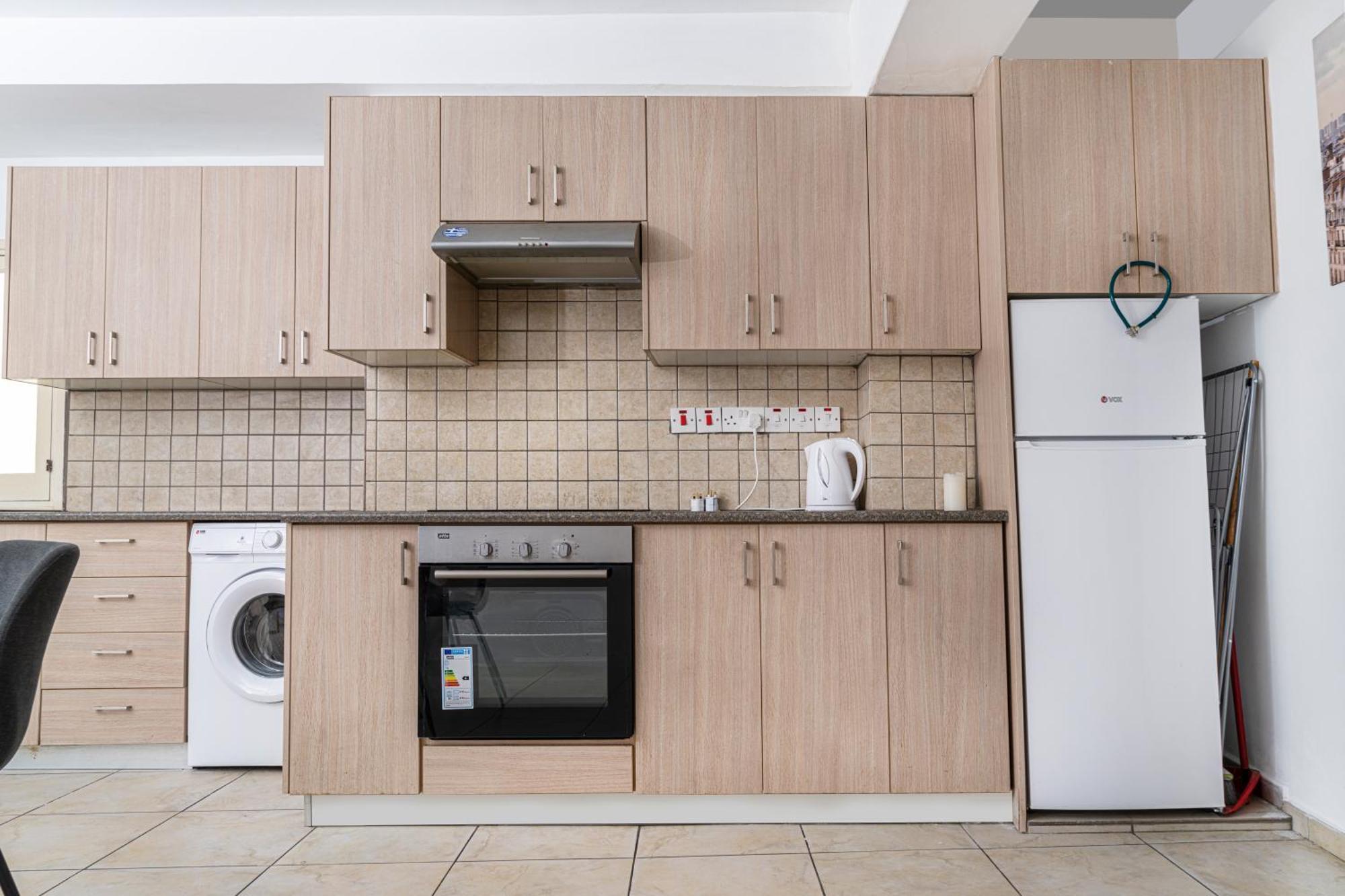 Private Room In Shared Flat Nikosia Bagian luar foto