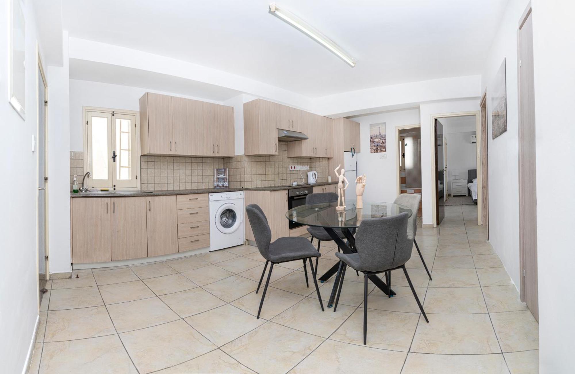 Private Room In Shared Flat Nikosia Bagian luar foto
