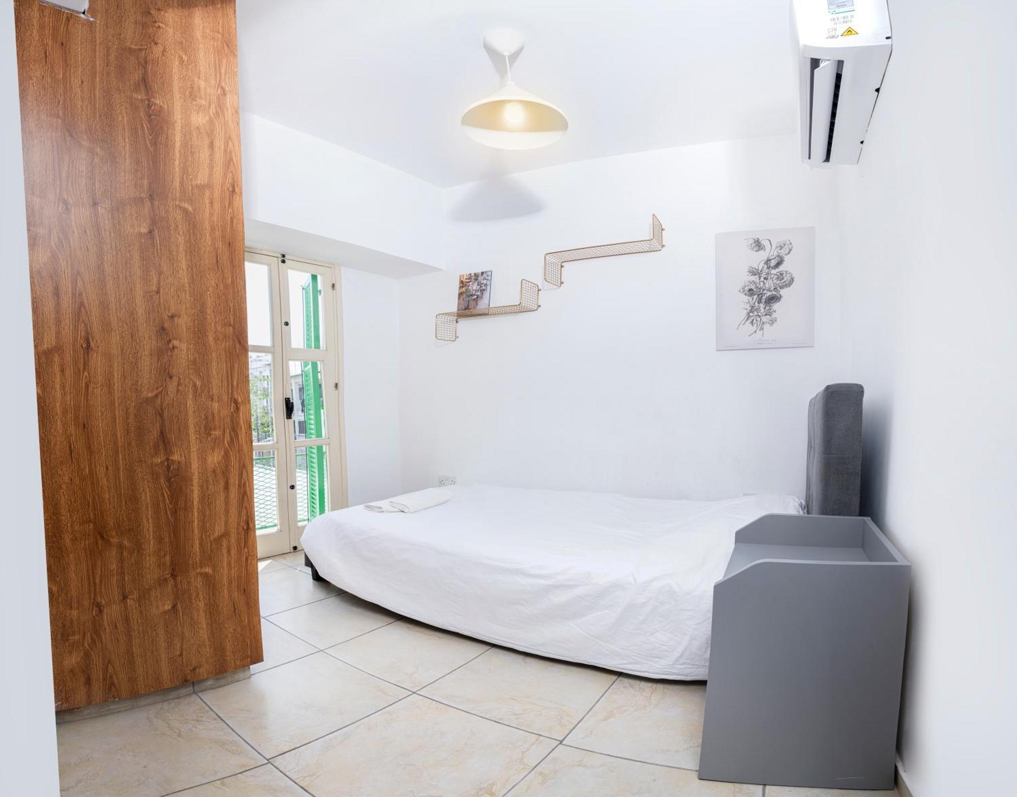 Private Room In Shared Flat Nikosia Bagian luar foto