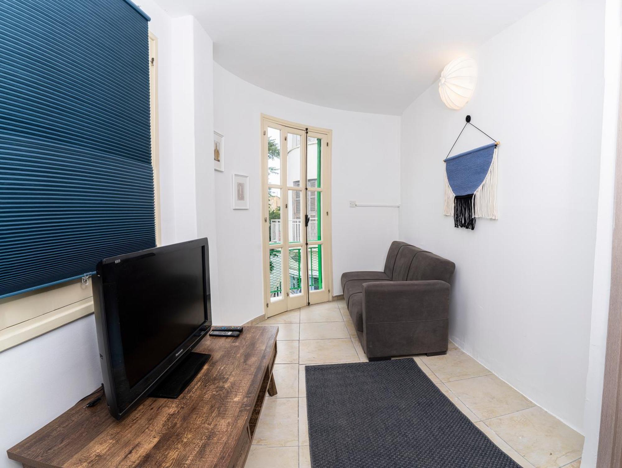 Private Room In Shared Flat Nikosia Bagian luar foto