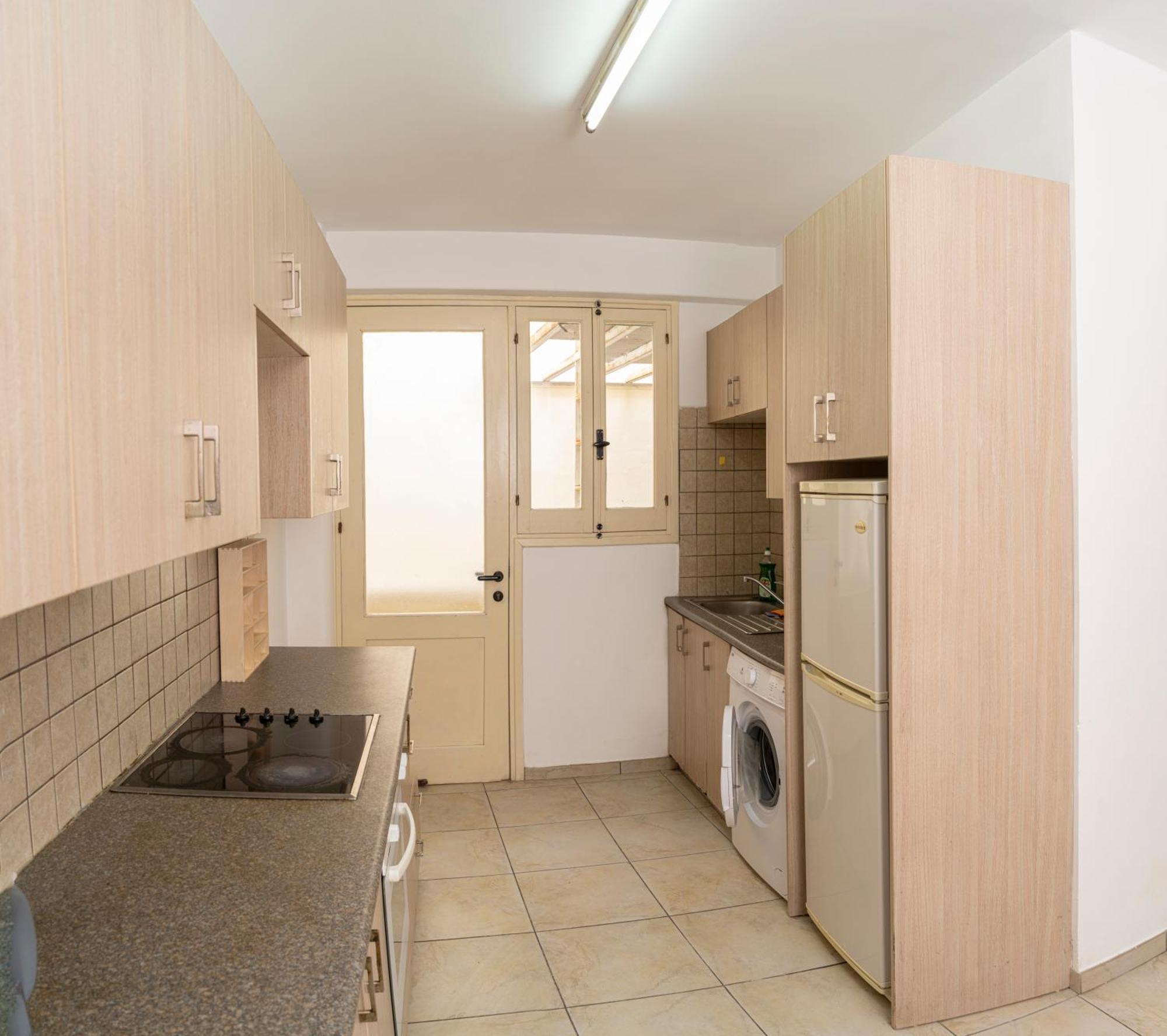 Private Room In Shared Flat Nikosia Bagian luar foto