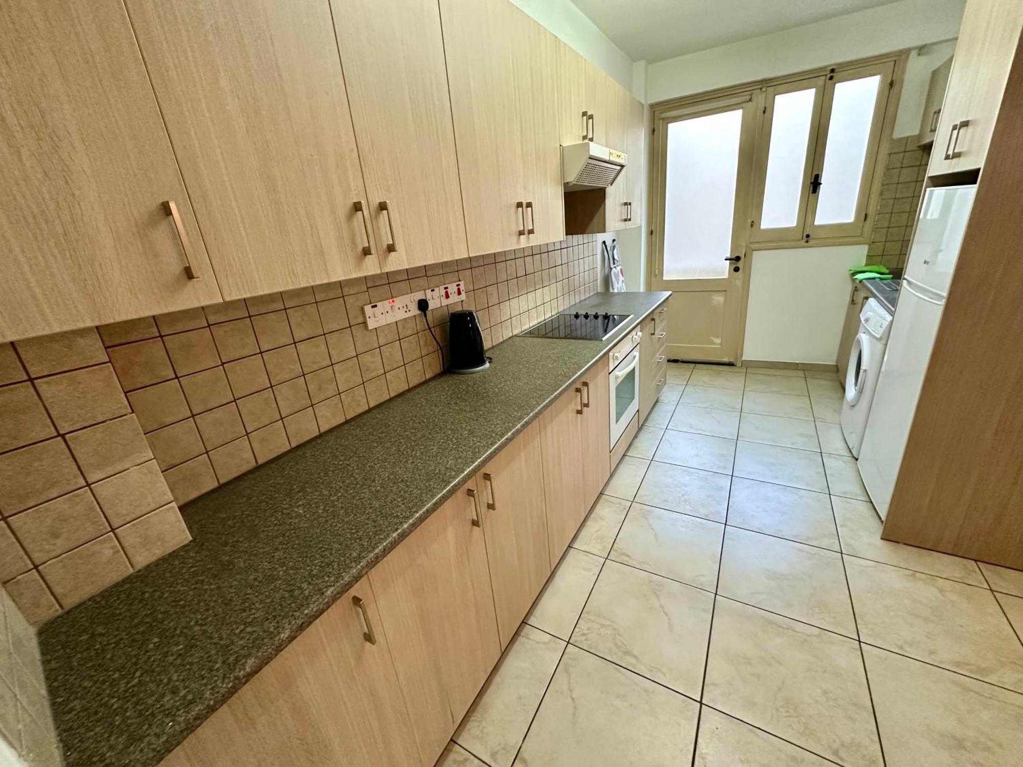 Private Room In Shared Flat Nikosia Bagian luar foto