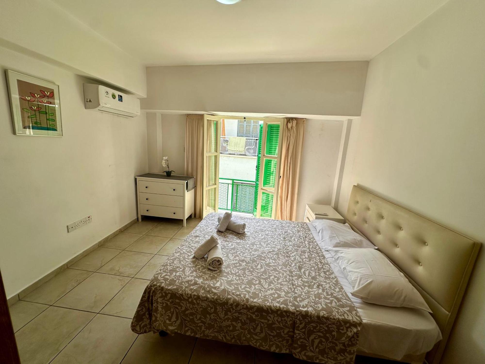 Private Room In Shared Flat Nikosia Bagian luar foto