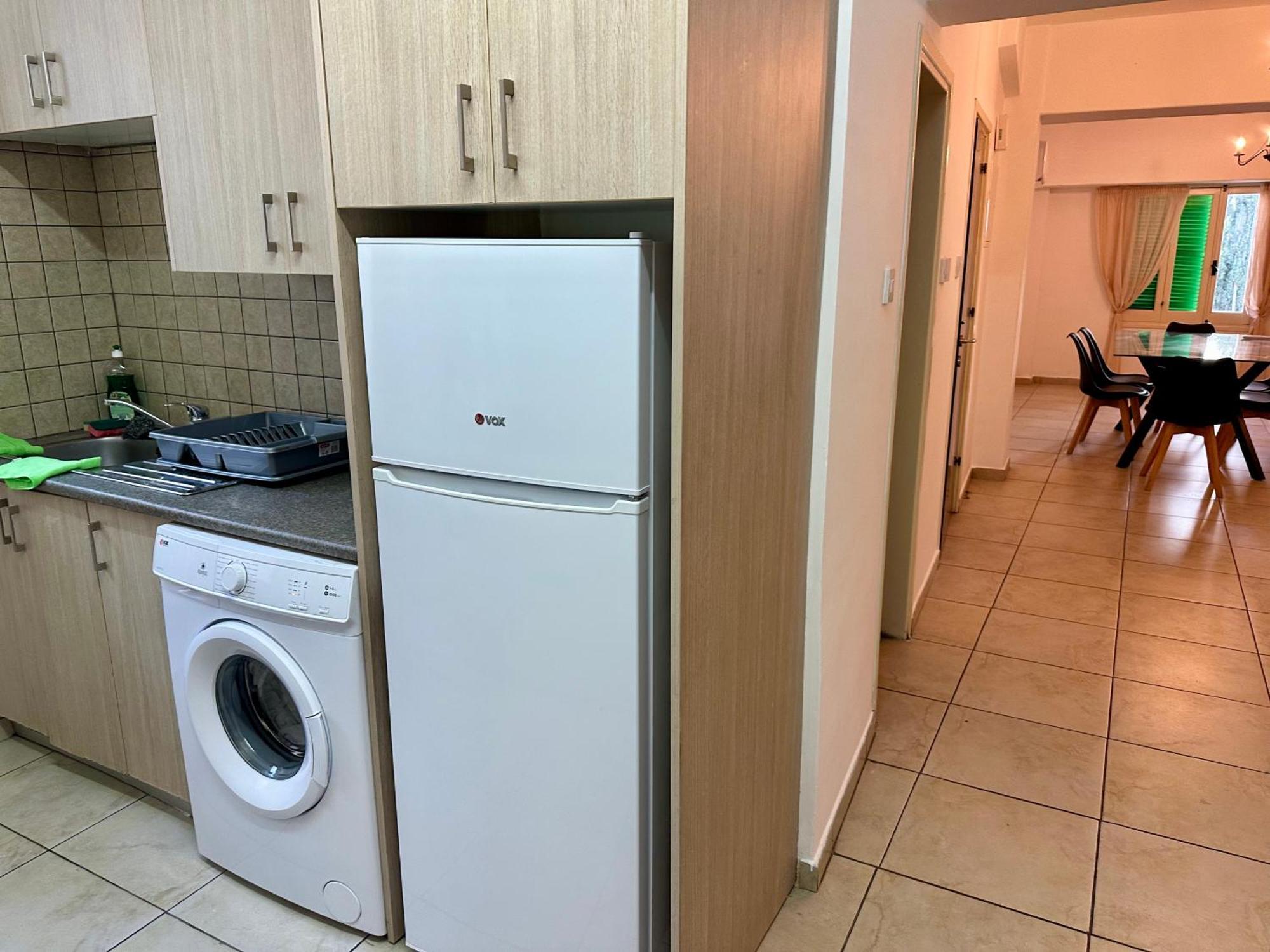 Private Room In Shared Flat Nikosia Bagian luar foto