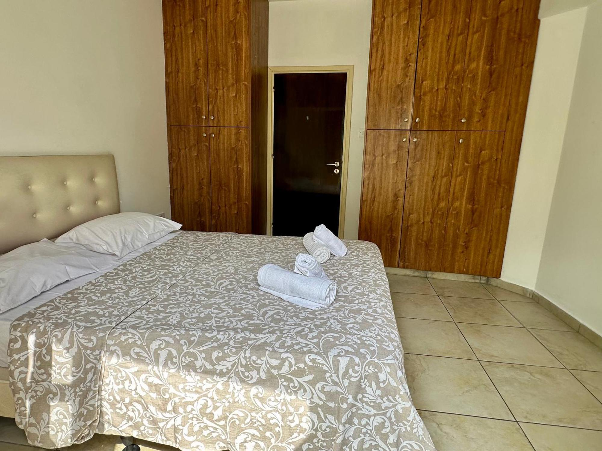 Private Room In Shared Flat Nikosia Bagian luar foto