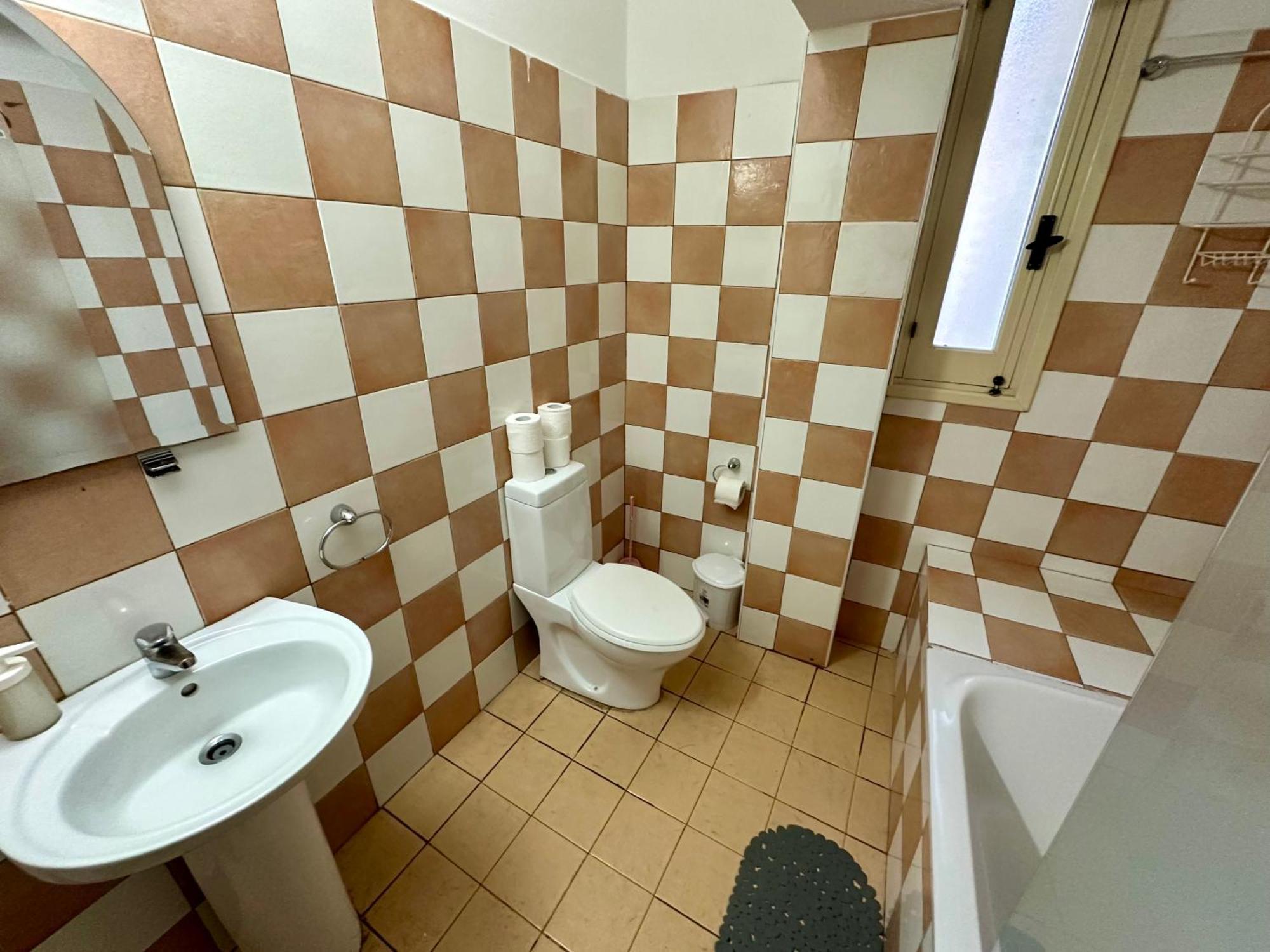 Private Room In Shared Flat Nikosia Bagian luar foto